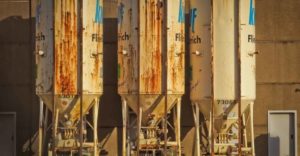 Estrich zum Fliesen vorbereiten – Grundierung und Ausgleich